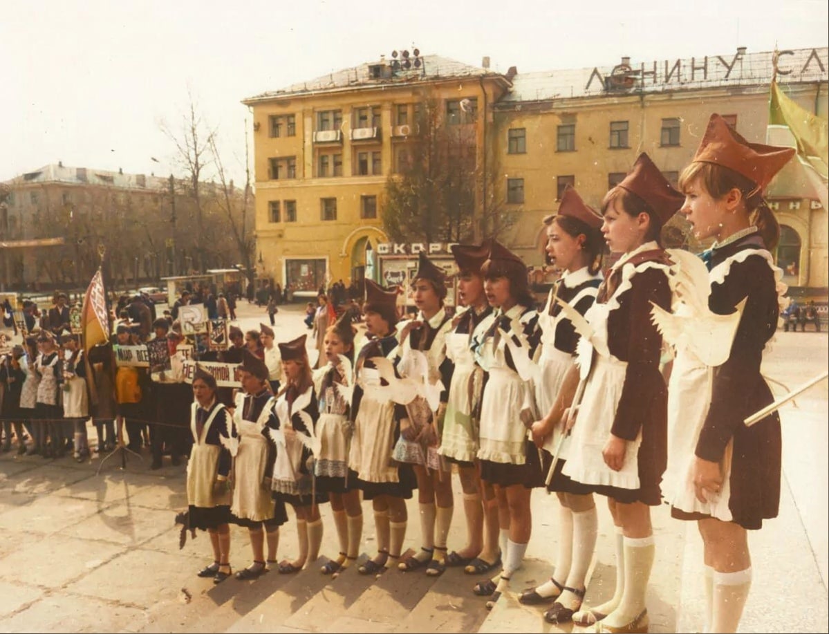 Советские школьники на 1 мая