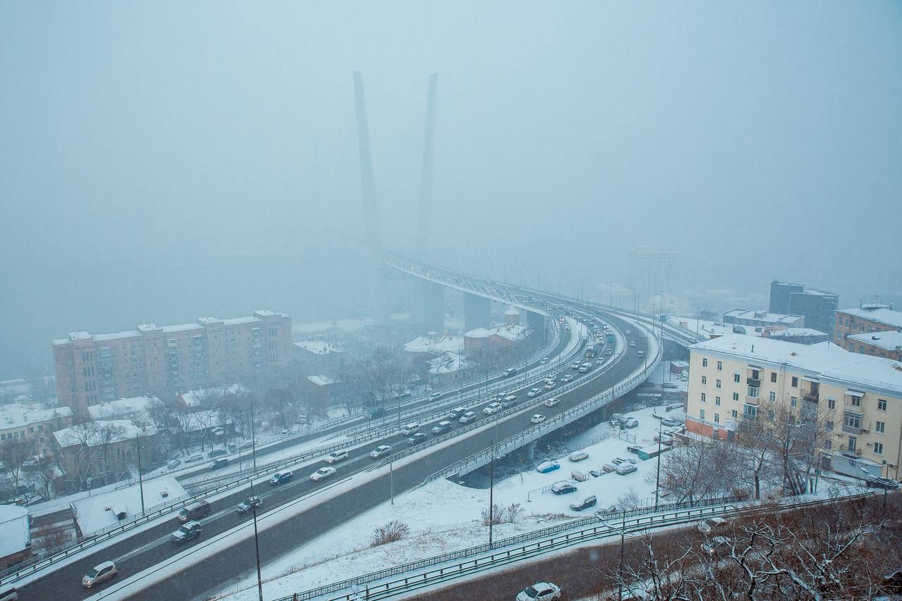 11 декабря фото. Владивосток зимние сопки. Снежные зимы Владивостока. Зима в городе Владивостоке. Снег во Владивостоке.