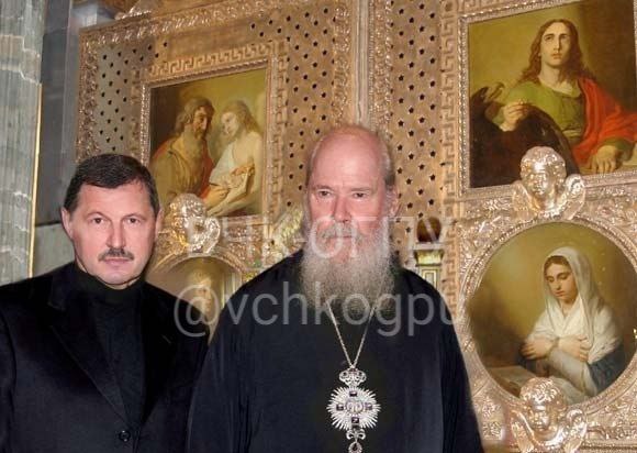 Голощапов, Кумарин и церковь  Сбежавший из РФ Константин Голощапов (известен, как массажист Путина) привел многих лидеров ОПГ, авторитетов к церкви
