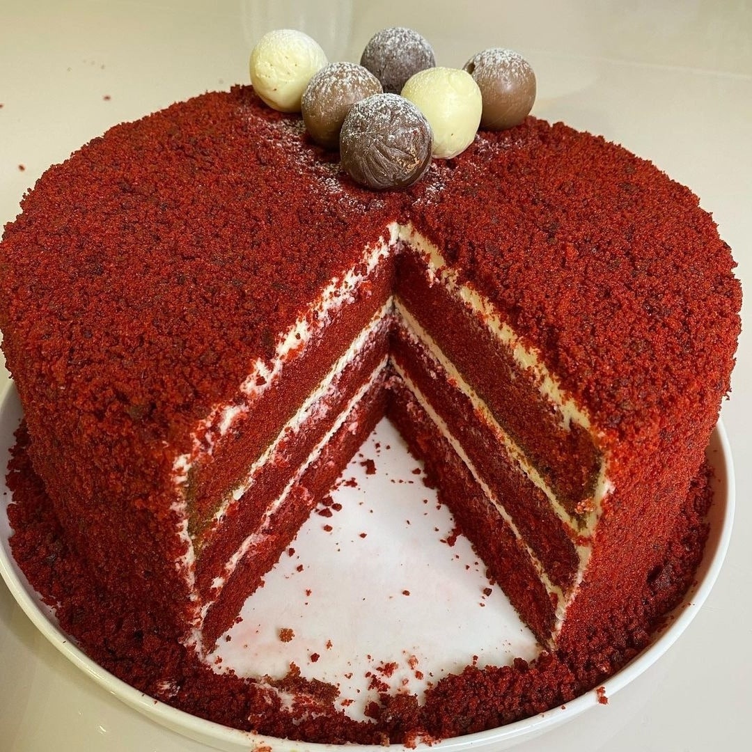 Торт с красными коржами