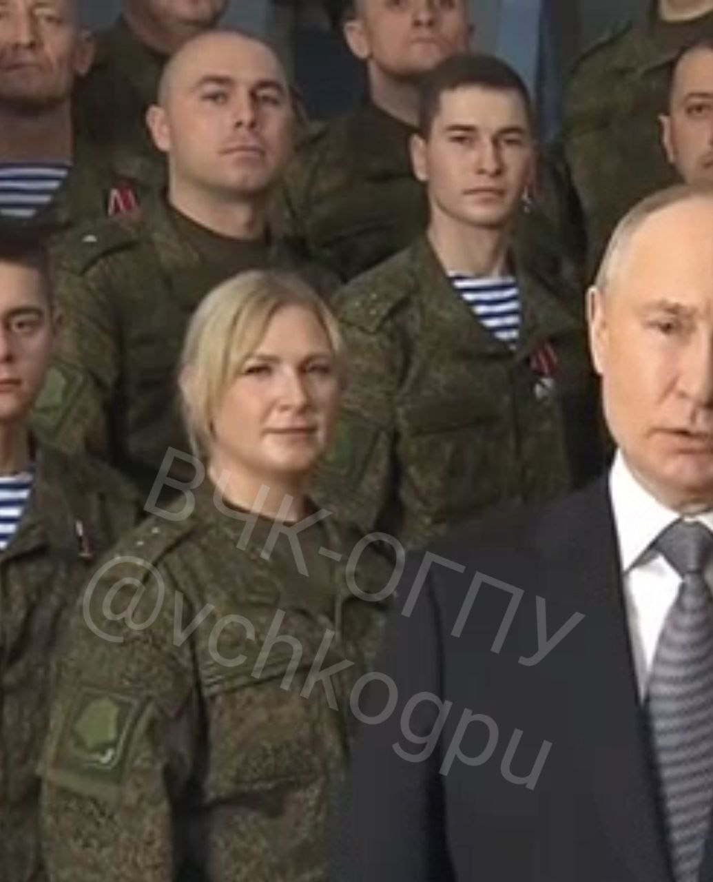 И во время записи новогоднего поздравления Владимир Путин не отказался&nbsp; от неизменной спутницы