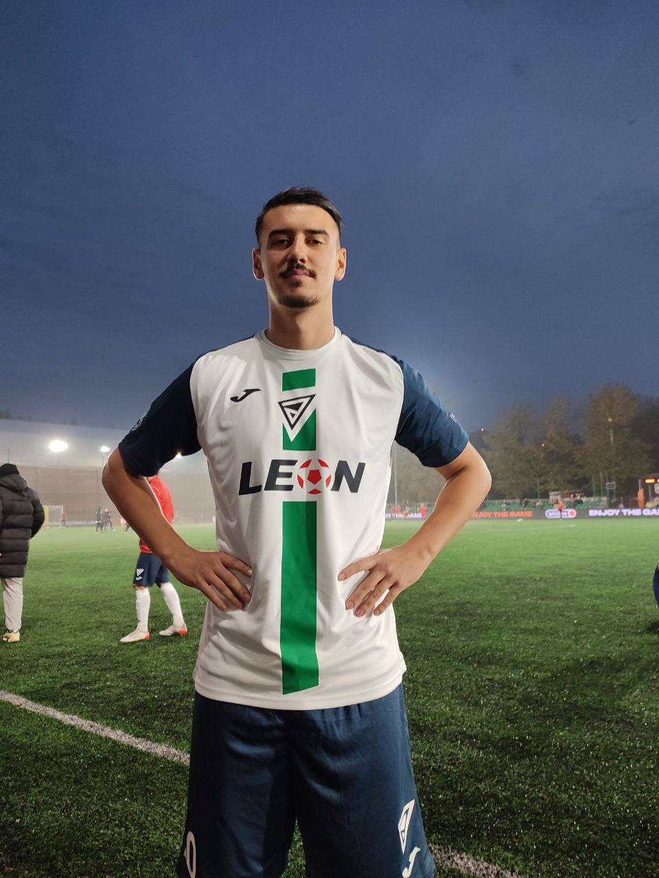 Фк реалити. Дамирони фк деньги. Московский кубок селебрити 2022. 2 дротс фк деньги. Фк деньги лого.