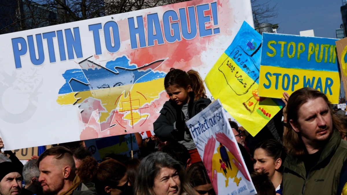 Гаага против украины. Рисунок против войны с Украиной. Баннер за Россию.