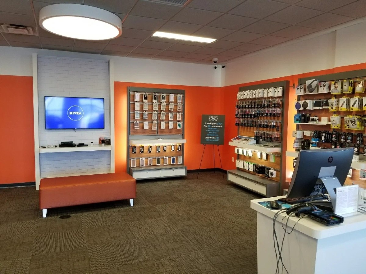 Мобильный магазин сша. Магазин техники. Салон связи дизайн. Phone store 2. Phone store 2.