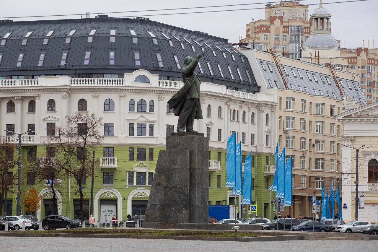 Колонна воронеж. Площадь Ленина 14 Воронеж. Театральная площадь Воронеж. Площадь революции Воронеж. Памятник Ленину Воронеж.