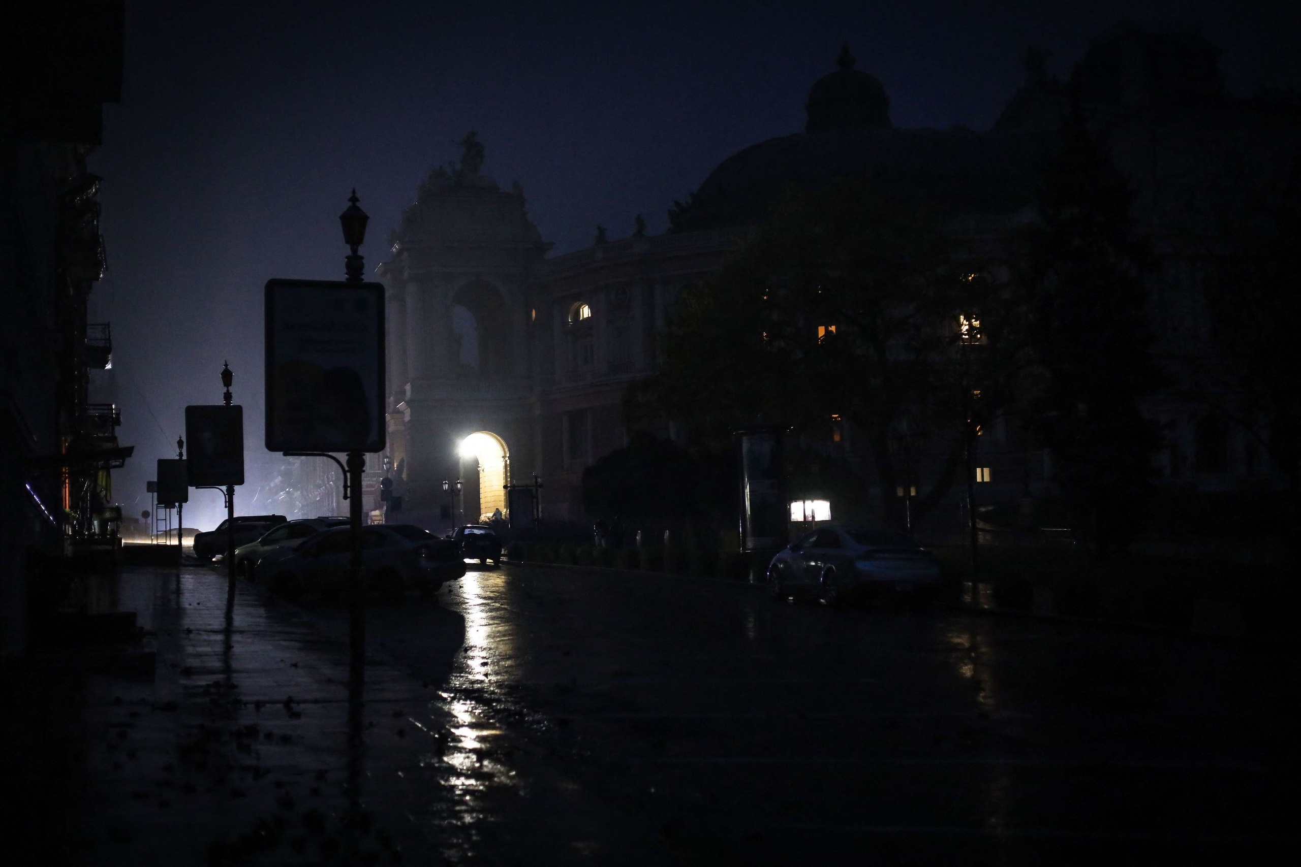 Свет отключили сегодня 2024. Город без электричества. Город без света. Киев ночью без света. Киев без света.