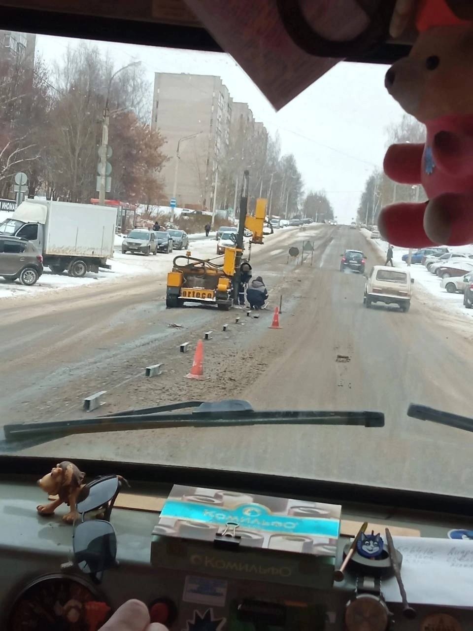 Подслушано в ижевском. Водитель осторожно на дороге. Осторожно гололёд предупреждением водителей. Водители будьте осторожны.