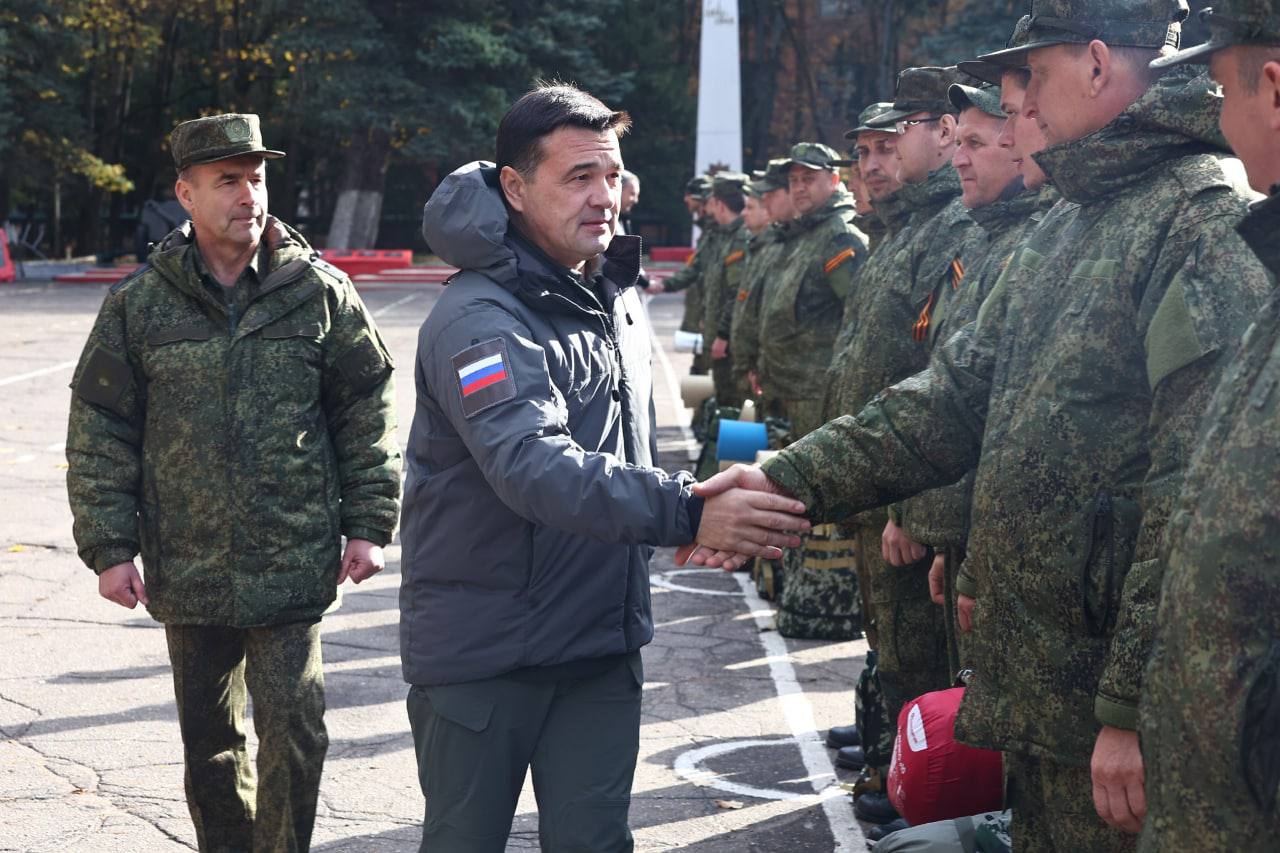 Сегодня губернатор Московской области Андрей Воробьев привез 1100 комплектов для мобилизованных из Подмосковья в филиал военной академии РВСН им