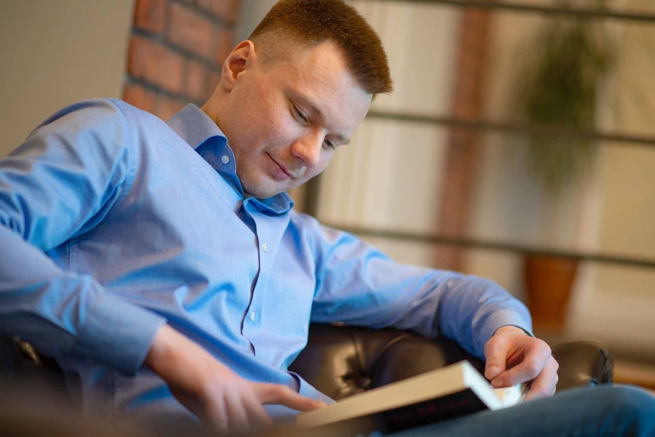 Павел дуров. Аватарка деньги. Павел дуров 2021. Павел дуров фото. Стикер в телеграмме предприниматель.