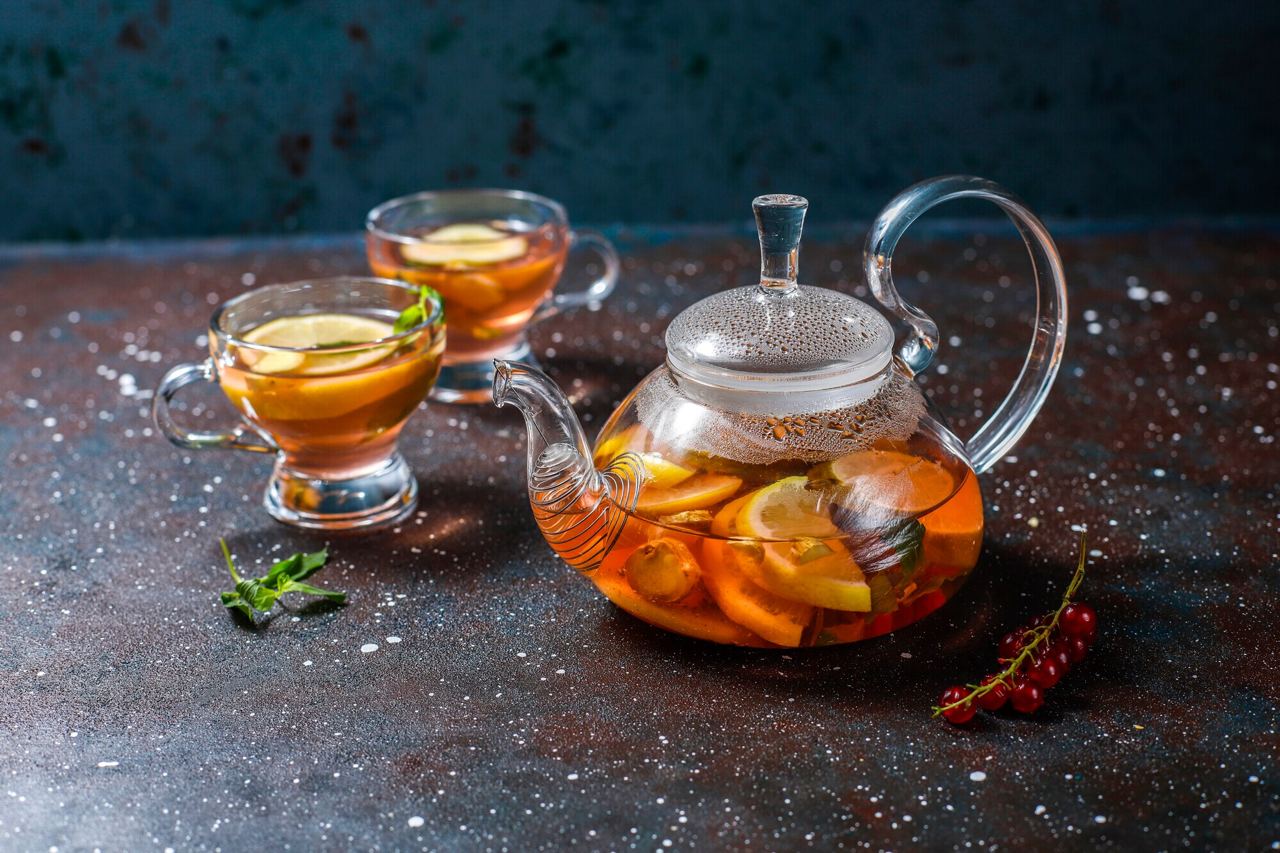 Вкусный чай. Ягодный чай. Чай в чайнике. Фруктово-ягодный чай.