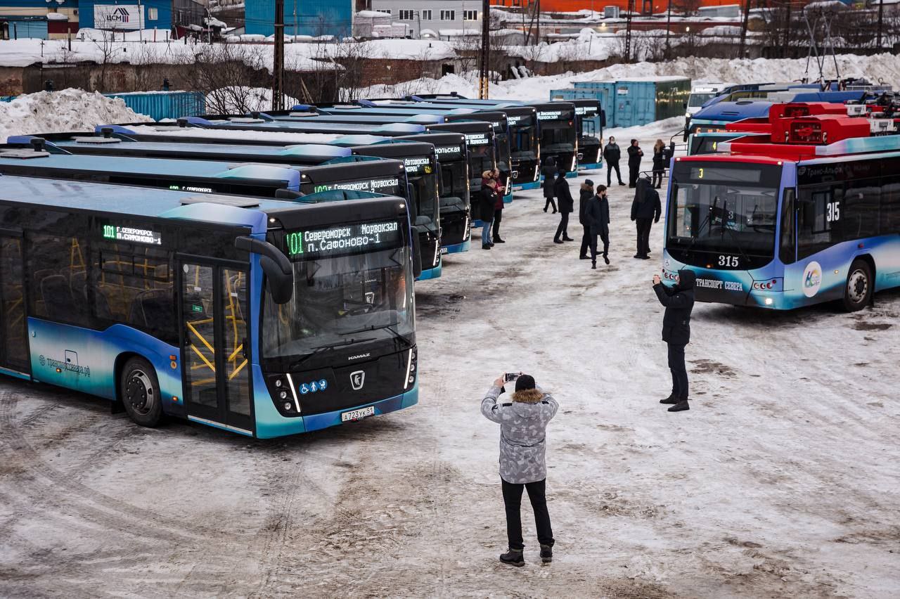 Новые автобусы пришли. Троллейбусы Мурманск 2022. Автобусы Мурманск 2022. Автобус НЕФАЗ Мурманск. Новые троллейбусы в Мурманске.