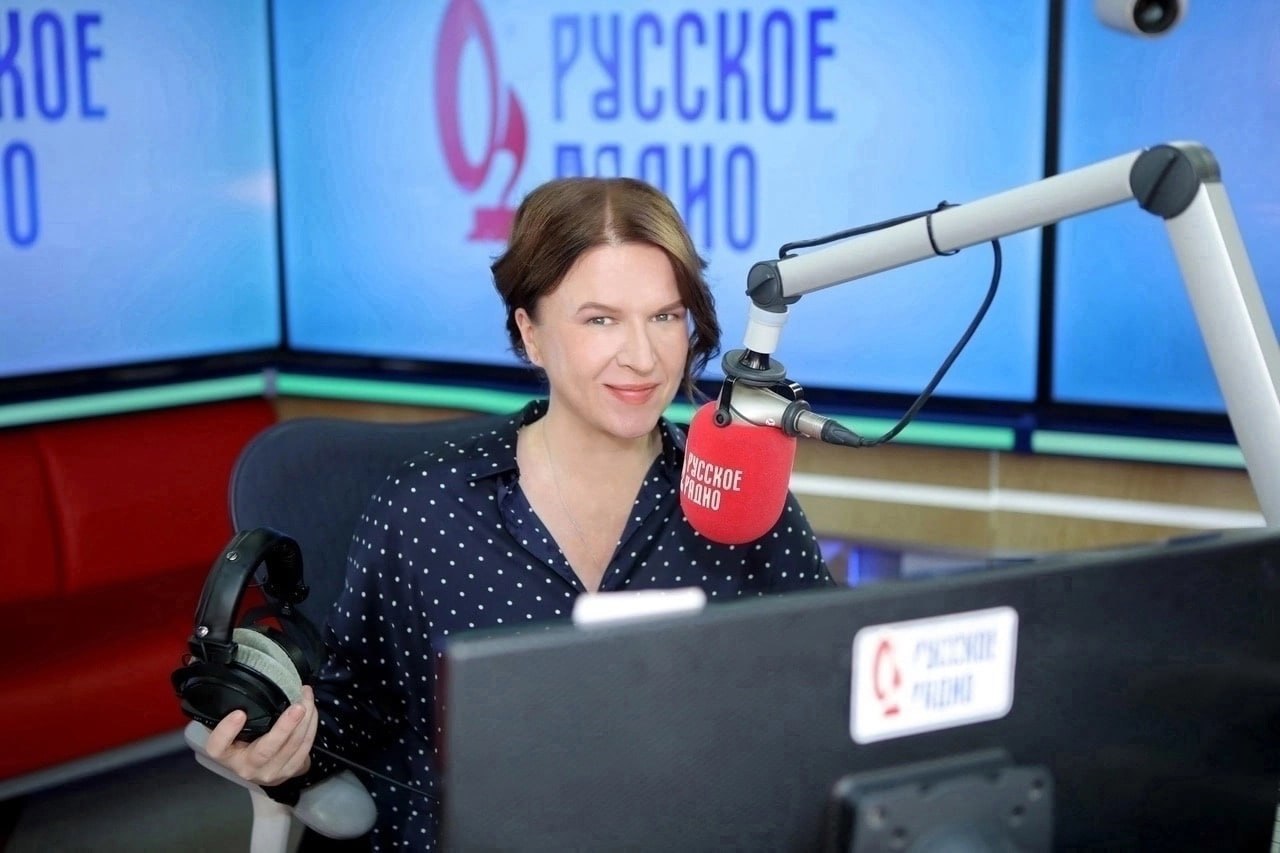 Телефон русского радио стол