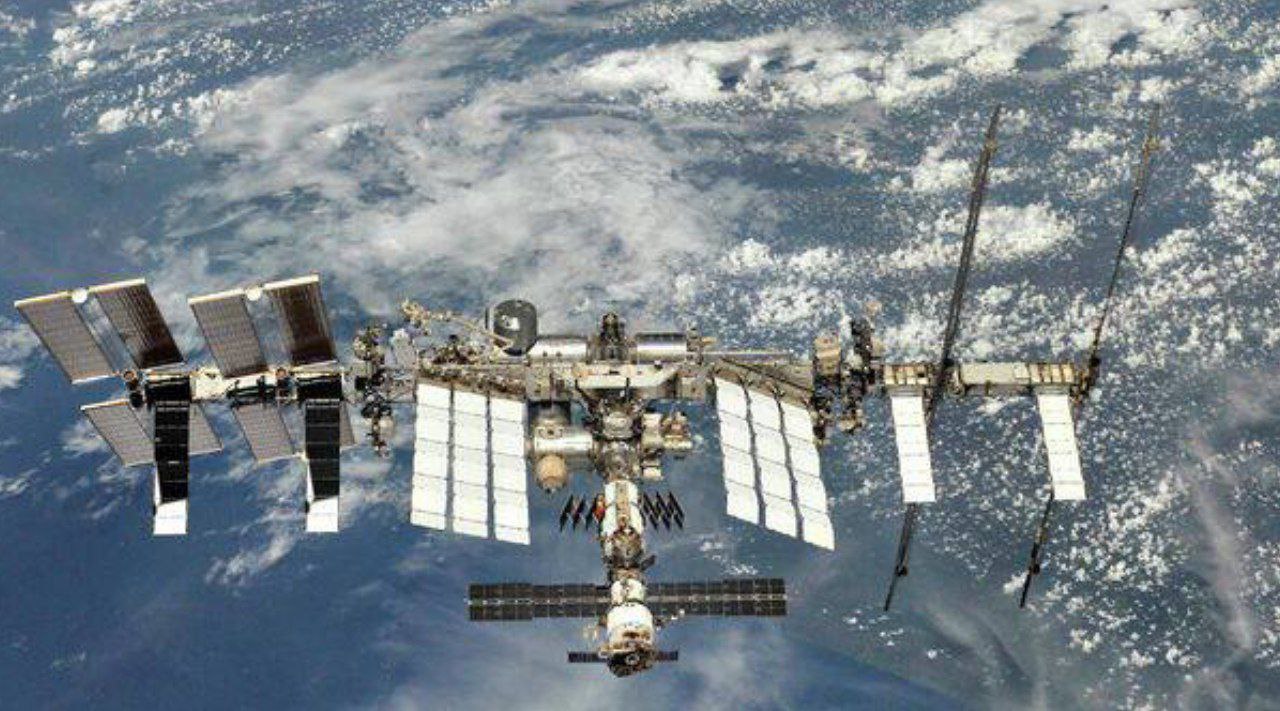 модуль звезда мкс. космическая орбитальная станция. вид с мкс. мкс метеорология. взрыв мкс.