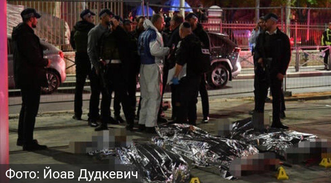 Террористы расстреливают в упор