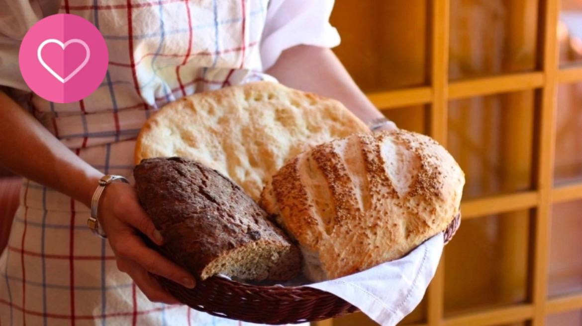 Кинуть хлебом. Хлеб деревенский. Хлеб из пекарни. Красивый хлеб своими руками. Хлеб рустик.