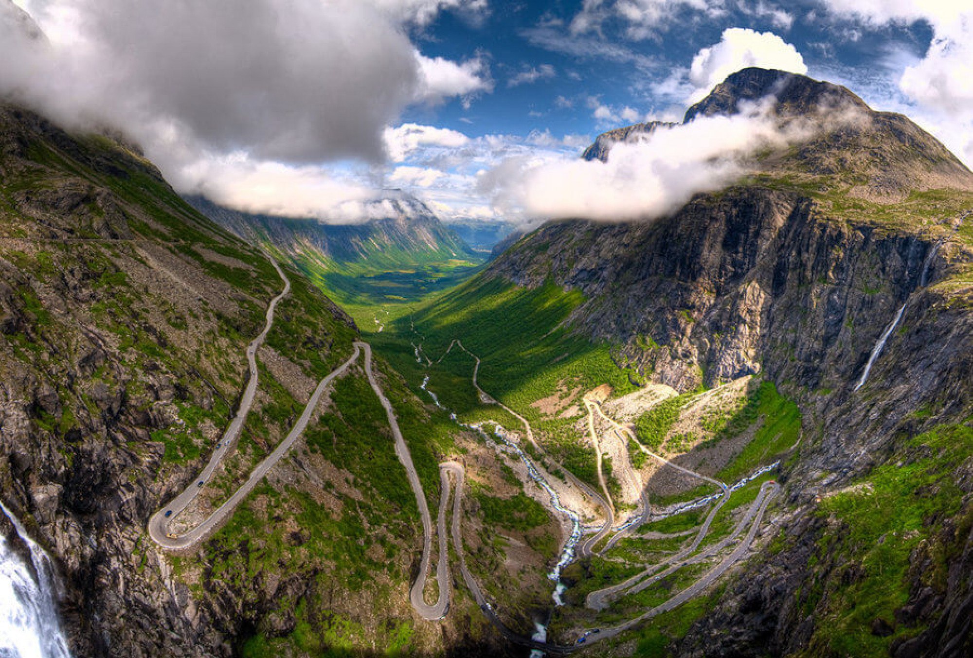 В горах станут воды. Дорога троллей Норвегия. Лестница троллей Норвегия. Тропа тролля Норвегия. Долина троллей Норвегия.