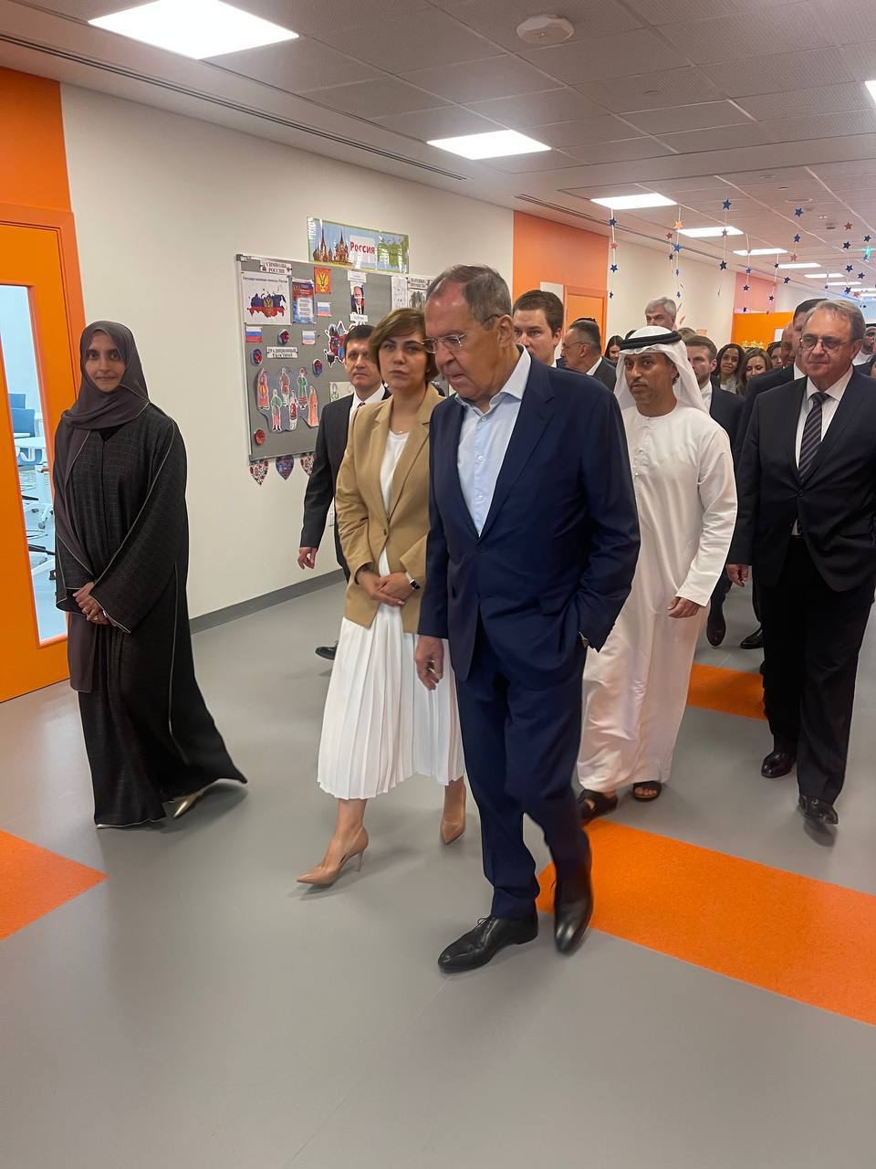 клиника в абу даби. примаковская гимназия в абу даби. школа: abu dhabi model school, abu dhabi. школы в абу даби.