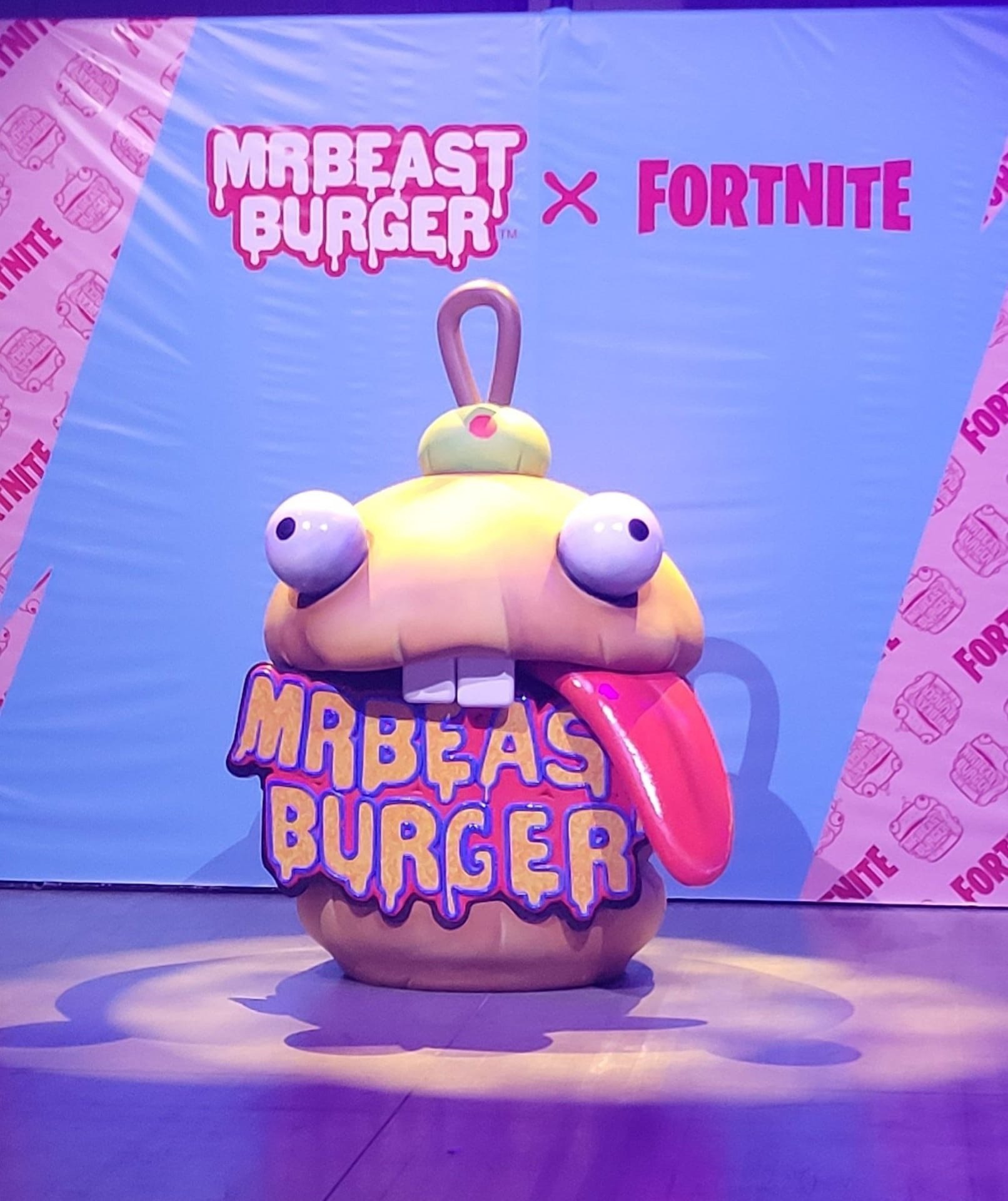 Бургеры мистера биста. Mr Beast Burgers. Mr Beast бургеры. Кот Мистер Бист. Mr Beast абривмвтуоа.