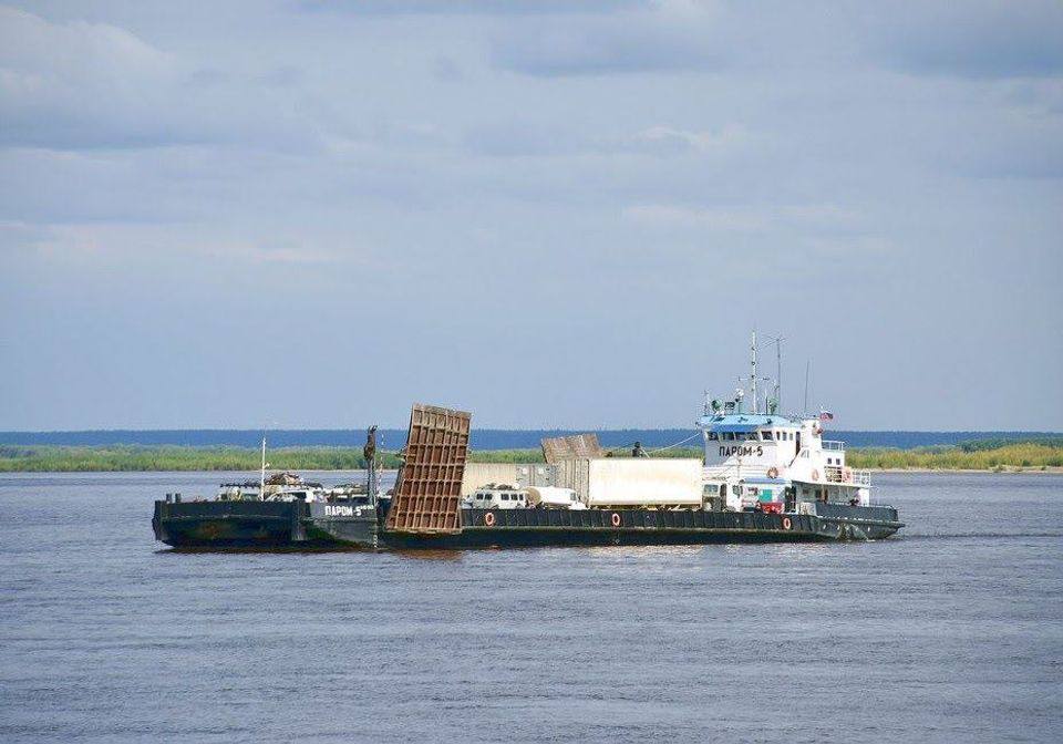 паромная переправа якутск нижний бестях. паромная переправа якутск нижний бестях. река лена паром. река лена паром. паромная переправа якутск нижний бестях.