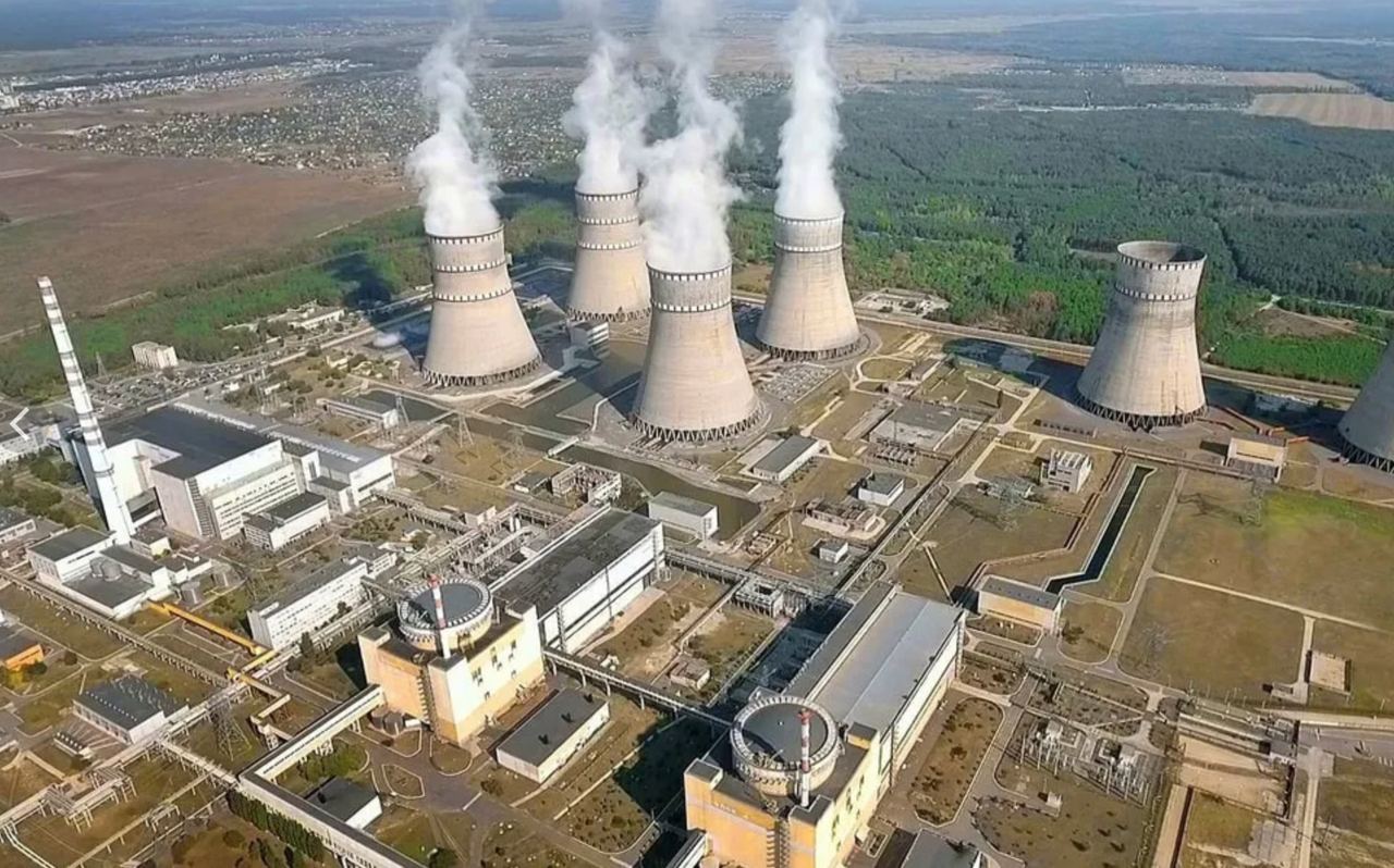 Атомные электростанции сокращение. Ровенская атомная станция. Ровенская АЭС, Украина. АЭС Пакш-2. Ривненская АЭС.